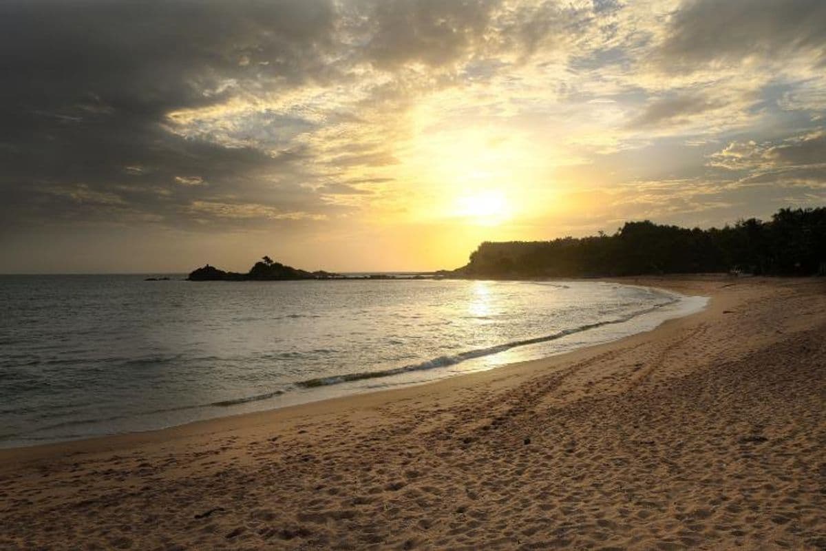 Gokarna Trip from Mumbai โ Beach-hopping trail linking Kudle, Om, Half Moon and Paradise beaches